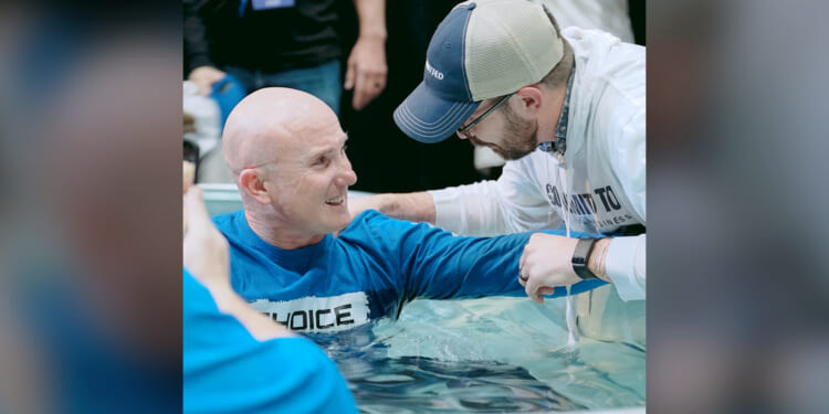 200+ Saved, Dozens Baptized at Roofer's Convention: 'Special Move of the Holy Spirit'