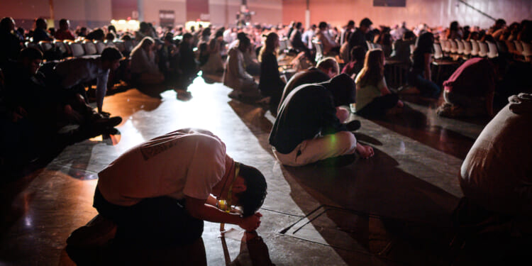 800 Decide to Follow Jesus as 7,000 Pursue God's Global Mission at Urbana 25 in Phoenix