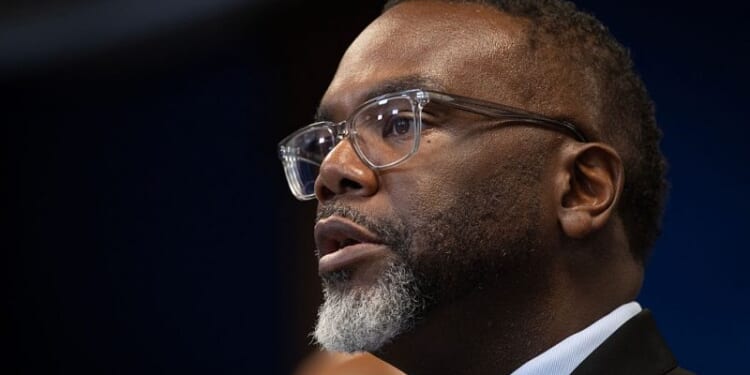 Chicago mayor signs ‘ICE On Notice’ EO to direct CPD to investigate federal agents – One America News Network