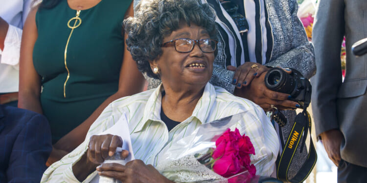 Claudette Colvin, Who Refused to Move Seats on a Bus at Start of Civil Rights Movement, Dies at 86