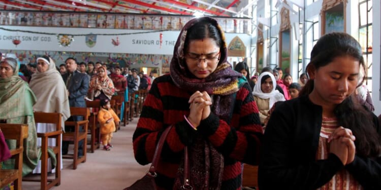 Hindu Mob Destroys Homes of Indian Christians Who Refuse to Renounce Their Faith