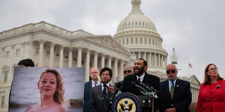 ICE officer hit by Renee Good’s vehicle suffered internal bleeding – One America News Network