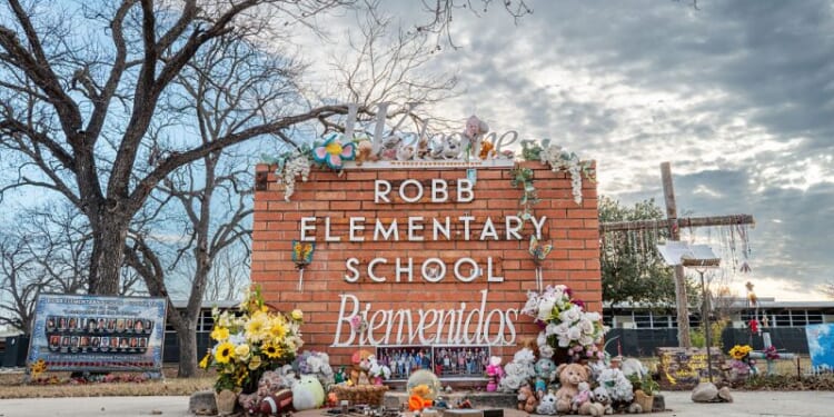 Jury finds fmr Uvalde police officer not guilty of child endangerment or abandonment charges – One America News Network