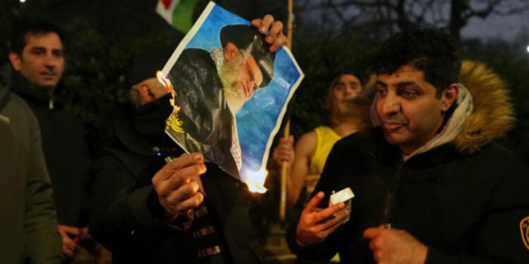 Millions of Iranians Committed to 'Final Battle' for Iran as Regime Uses Military Weapons against Protesters