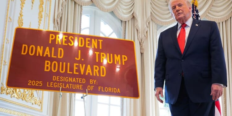 Trump attends dedication ceremony to rename roadway from Palm Beach Int’l Airport to Mar-a-Lago in his honor – One America News Network