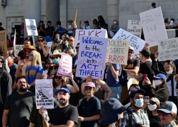 Violent protests erupt throughout L.A. leading to several arrests outside a federal detention center – One America News Network