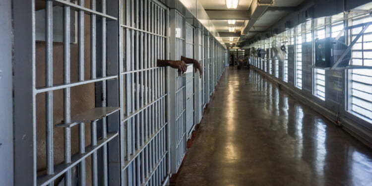 California Releases More Than 4K Illegal Immigrants From Jails - Liberty Nation News