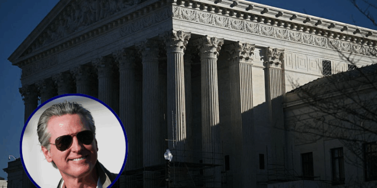 (Background) A view of the US Supreme Court in Washington, DC, on January 21, 2026. The US Supreme Court was hearing arguments Wednesday over President Donald Trump