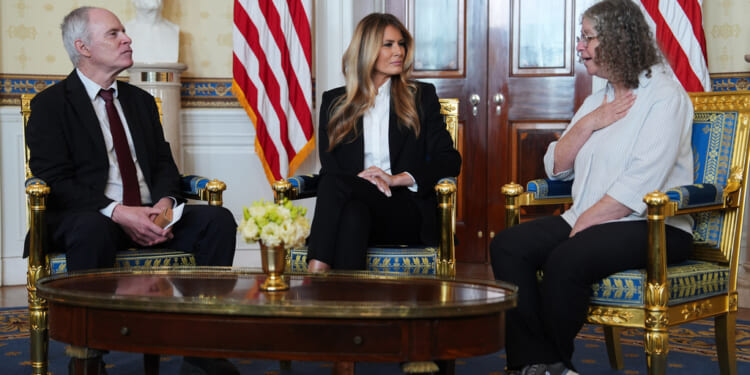 US Negotiations with Iran Drag On as Israeli Hostages Visit First Lady at White House