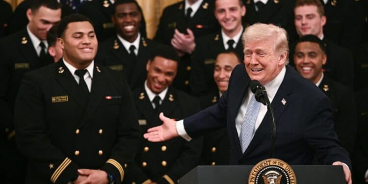 Trump honors Navy football team at WH, signs EO to preserve Army-Navy game broadcast timeslot – One America News Network