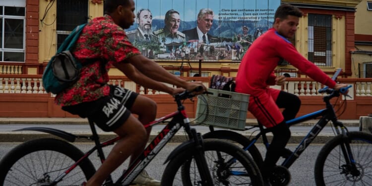 Cuban President Says Raúl Castro Involved in US Talks That Are in Early Stages