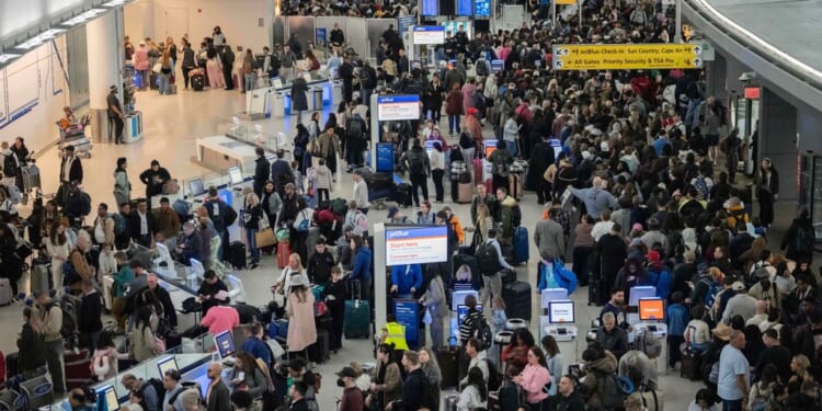 Enhanced Role for Immigration Officers at US Airports as Shutdown Frustrates Travels and Screeners