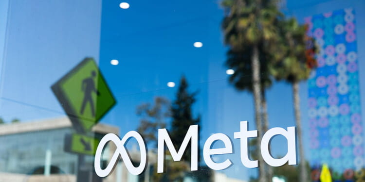 Left or Right: Who's Winning the Social Media Arms Race?