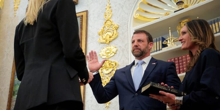 Mullin sworn in as DHS Secretary – One America News Network