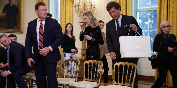 Santa Claus, the Tooth Fairy, and the ‘Just Anti-Zionist’ Walk Into a Bar – Commentary Magazine