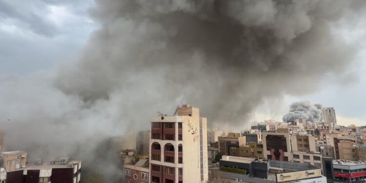 'The Big One is Coming Soon': Trump Warns Brunt of Attack on Iran Hasn't Yet Started; Tehran Boosting Missile Firings