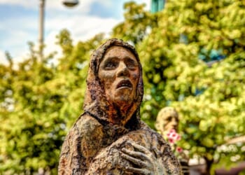 The Interesting Lies of Samuelson: How We Naively Believed the Case of Giffen Goods