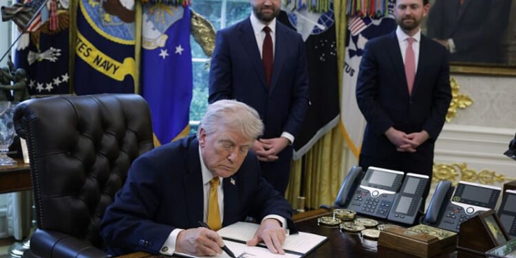 Trump signs EO creating Task Force to Eliminate Fraud, Vance set to lead group – One America News Network
