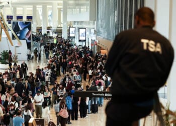 Trump signs EO ensuring TSA workers are paid amid partial DHS shutdown – One America News Network