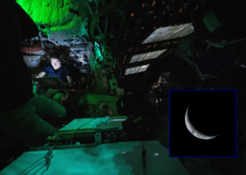 (Background) Image of the Artemis II on board the Orion capsule (via: NASA; X) / (R) Image of the Earth taken by the Artemis II crew (via: NASA; X)