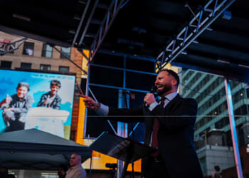 Pastor Holds Massive 'Unprecedented' Easter Service in Times Square as 600+ Choose Christ