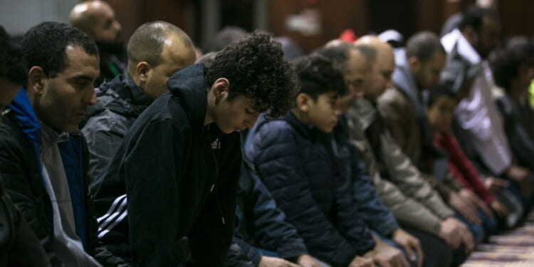 Quebec Bans Public Prayer; Extends Religious Symbols Restriction