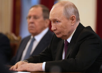 Russia's Putin Enters Iran Diplomatic Picture as Netanyahu Meets with IDF Christians after Crucifix Incident