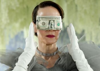 Sarah Paulson adorned her outfit with a money mask at Monday's Met Gala in New York City, but the stunt didn't send the intended message.